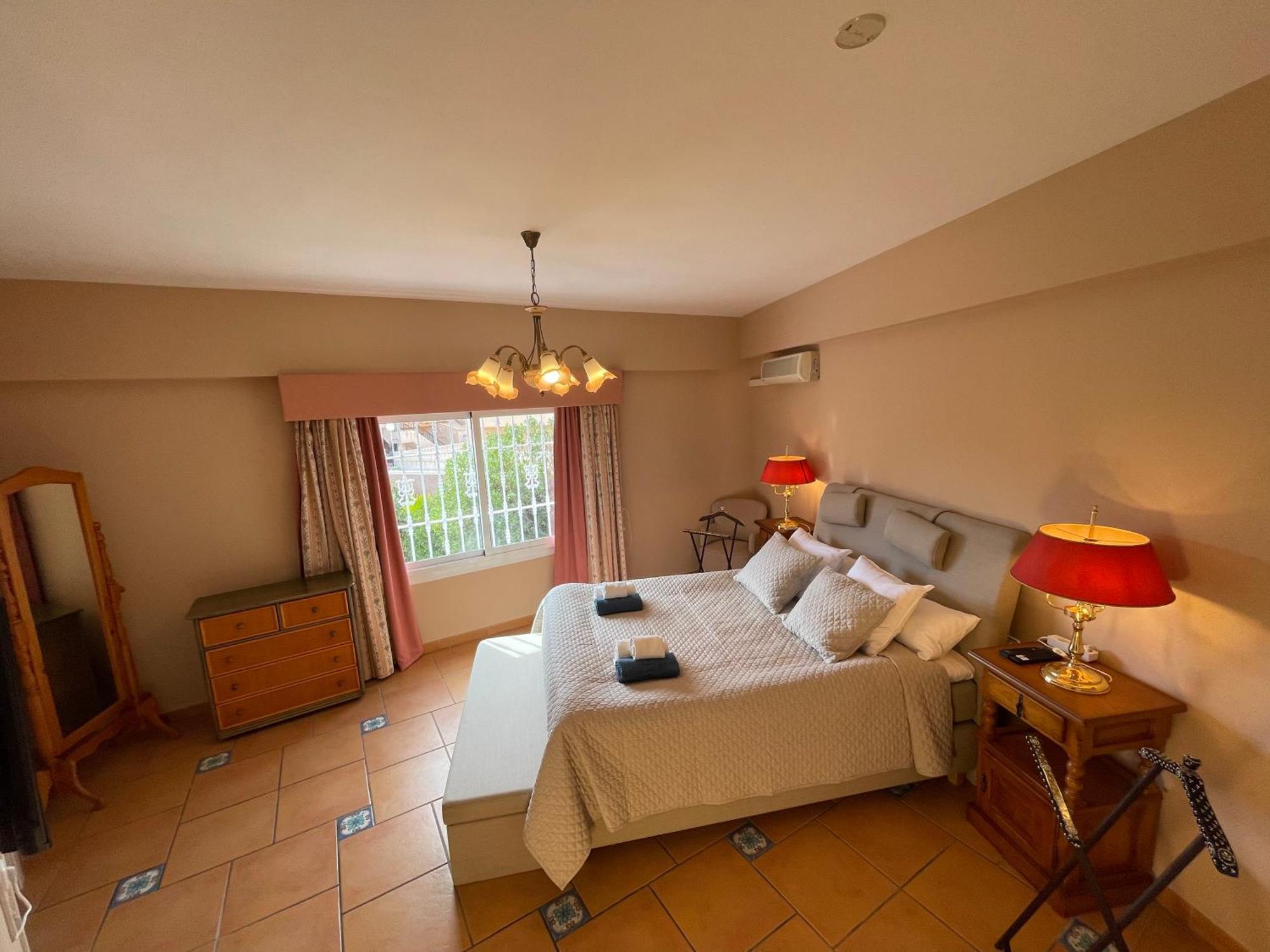 Anna'S Garden Bed & Breakfast Torrevieja Ruang foto